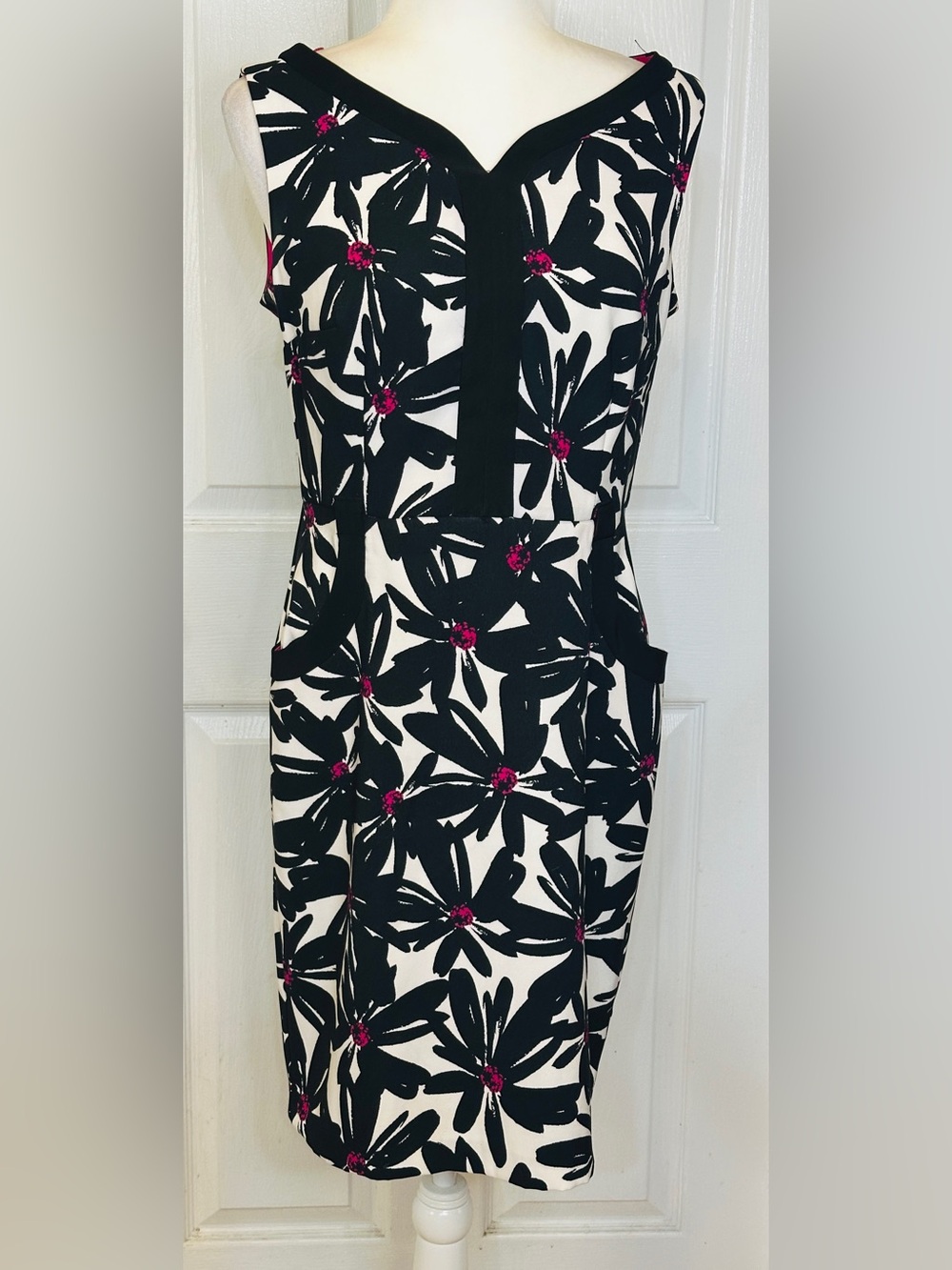 London Times Dress Sleeveless Floral Sheath Black Pink V-Neck Pockets Sz 8